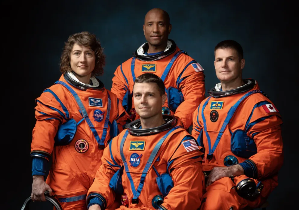 Les membres d'équipage d'Artemis II. Au centre à l'avant le commande de la mission Reid Wiseman, à sa gauche Christina Koch, à l'arrière Victor Glover et à droite Jeremy Hansen (Photo Nasa)