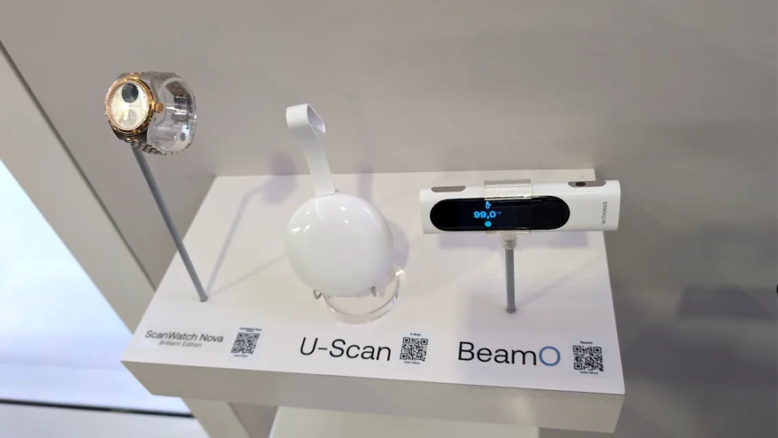Au kiosque de Withings au CES 2026, l’écosystème santé de l’entreprise française était bien en évidence, avec la montre intelligente ScanWatch Nova, l’analyseur d’urine U-Scan et le thermomètre connecté BeamO.