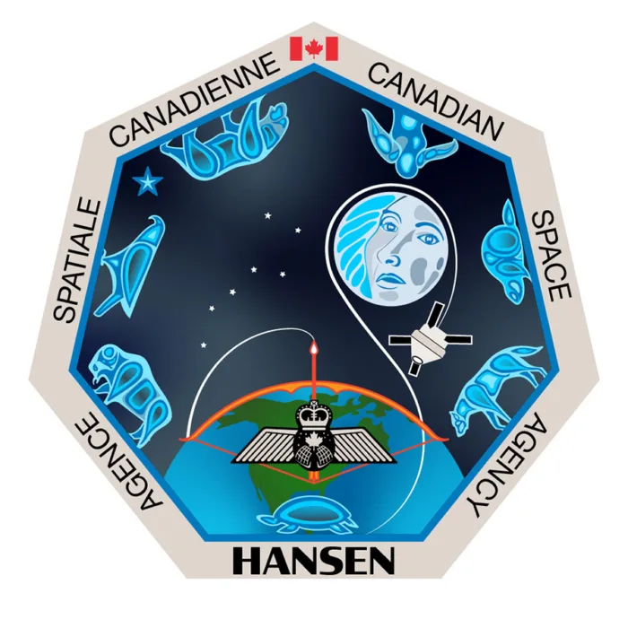 Cet écusson a été créé pour le colonel Jeremy Hansen, astronaute de l'Agence spatiale canadienne, pour la mission Artemis II d'exploration de la Lune, par l'artiste anichinabé Henry Guimond du Turtle Lodge. Sa forme et les animaux font référence à la tradition des Premières Nations des sept enseignements sacrés, que l'astronaute a été invité à suivre en vue de son voyage autour de Grand-mère Lune. C'est un exemple parmi d'autres des riches enseignements des diverses cultures des peuples autochtones, les premiers explorateurs. (Source : Agence spatiale canadienne.)