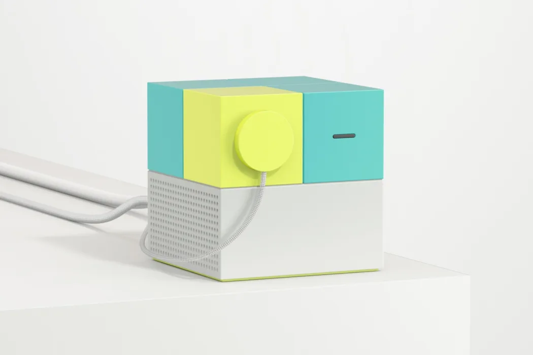 Un cache caméra magnétique est inclus, permettant de bloquer physiquement l’objectif lorsque la console n’est pas utilisée.