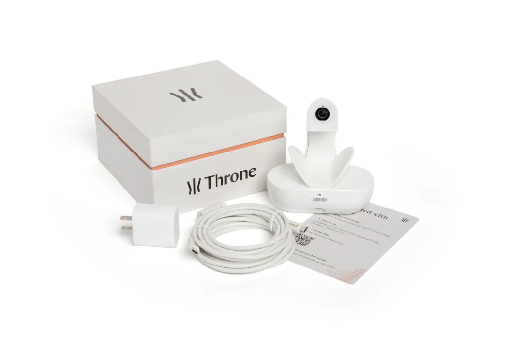 Le Throne avec sa caméra, son bloc de recharge et son câble USB-C (Photo Throne)