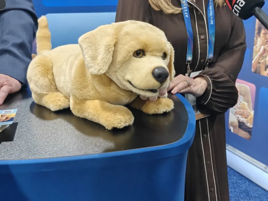 Le chien robot Jennie de la compagnie Tombot (Photo Steeve Fortin)