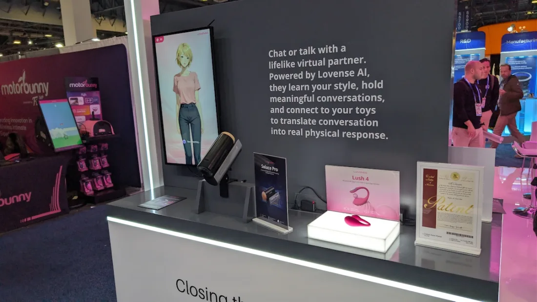 Au CES 2026, la compagnie Lovense propose une gamme complète de jouets connectés par l'IA