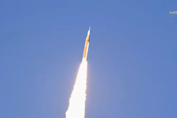 Lancement de la fusée SLS pour la mission Artemis 2 le 1er avril 2026